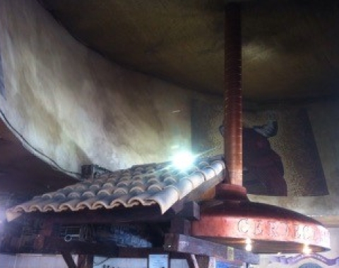 Interior de Cervecería Gambrinus, trabajo publicado por INELGAR